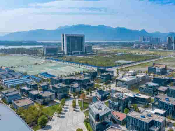 肇庆市产业发展思路及重点任务研究